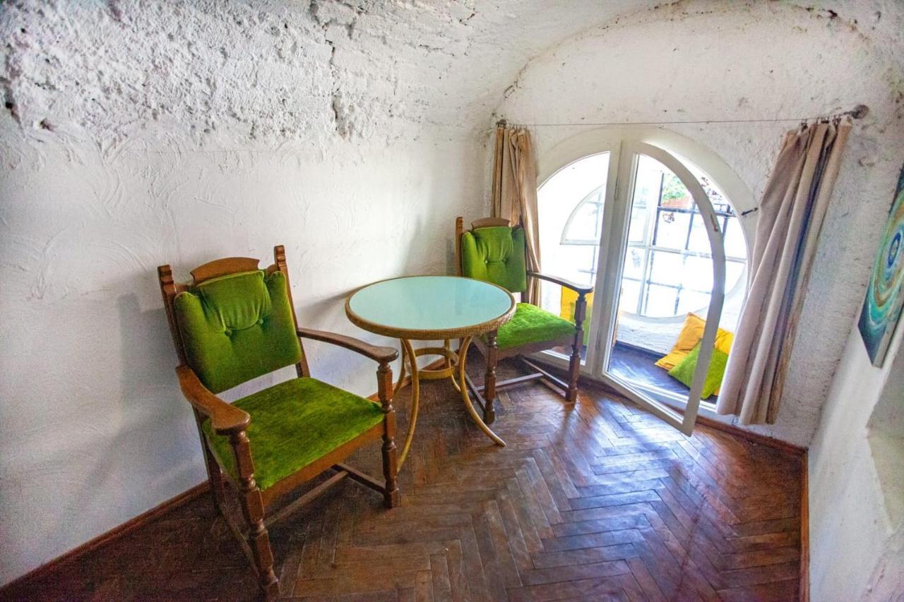 לבוב Artrooms -Round Windows Rynok Sq מראה חיצוני תמונה
