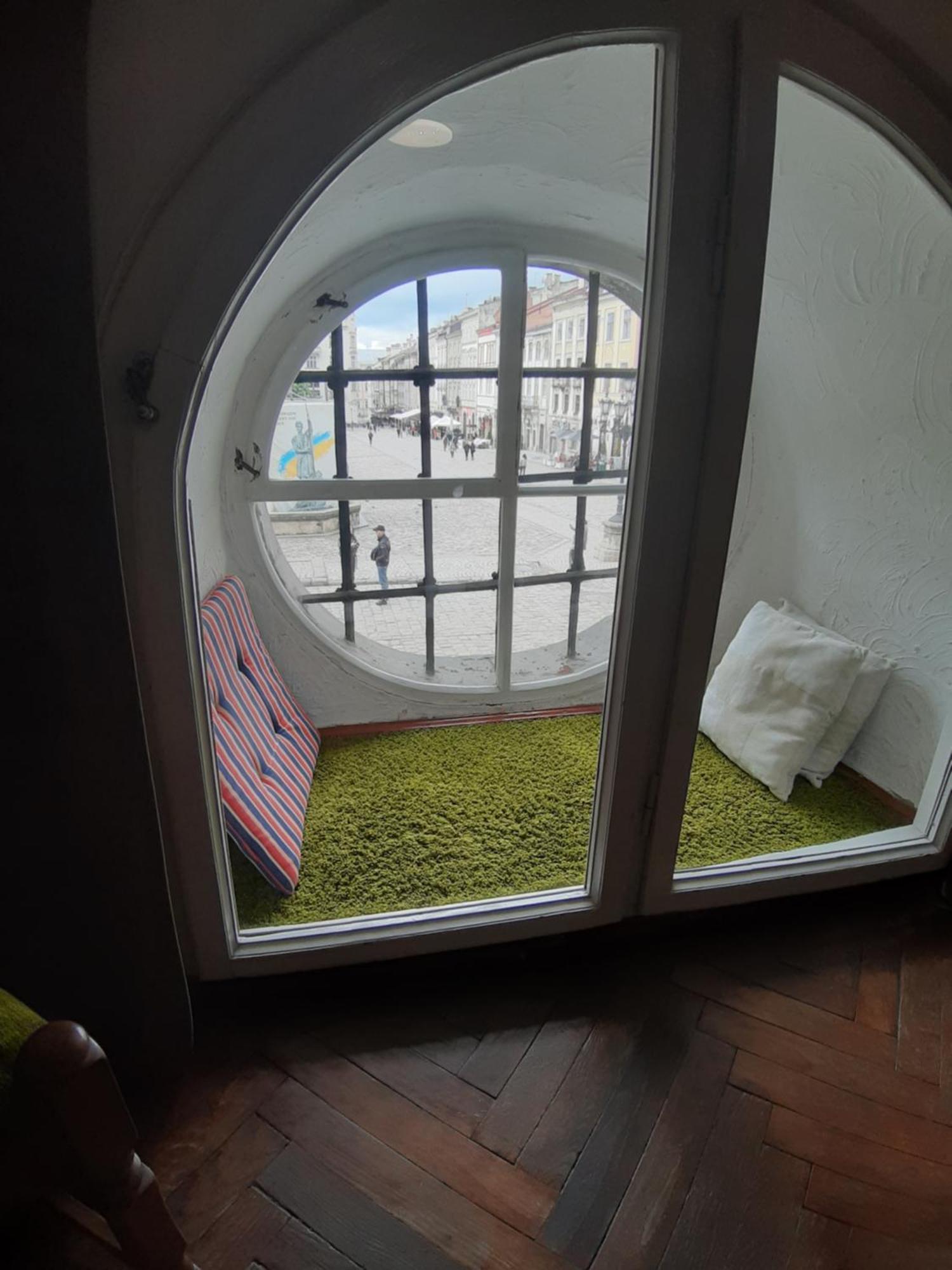 לבוב Artrooms -Round Windows Rynok Sq מראה חיצוני תמונה